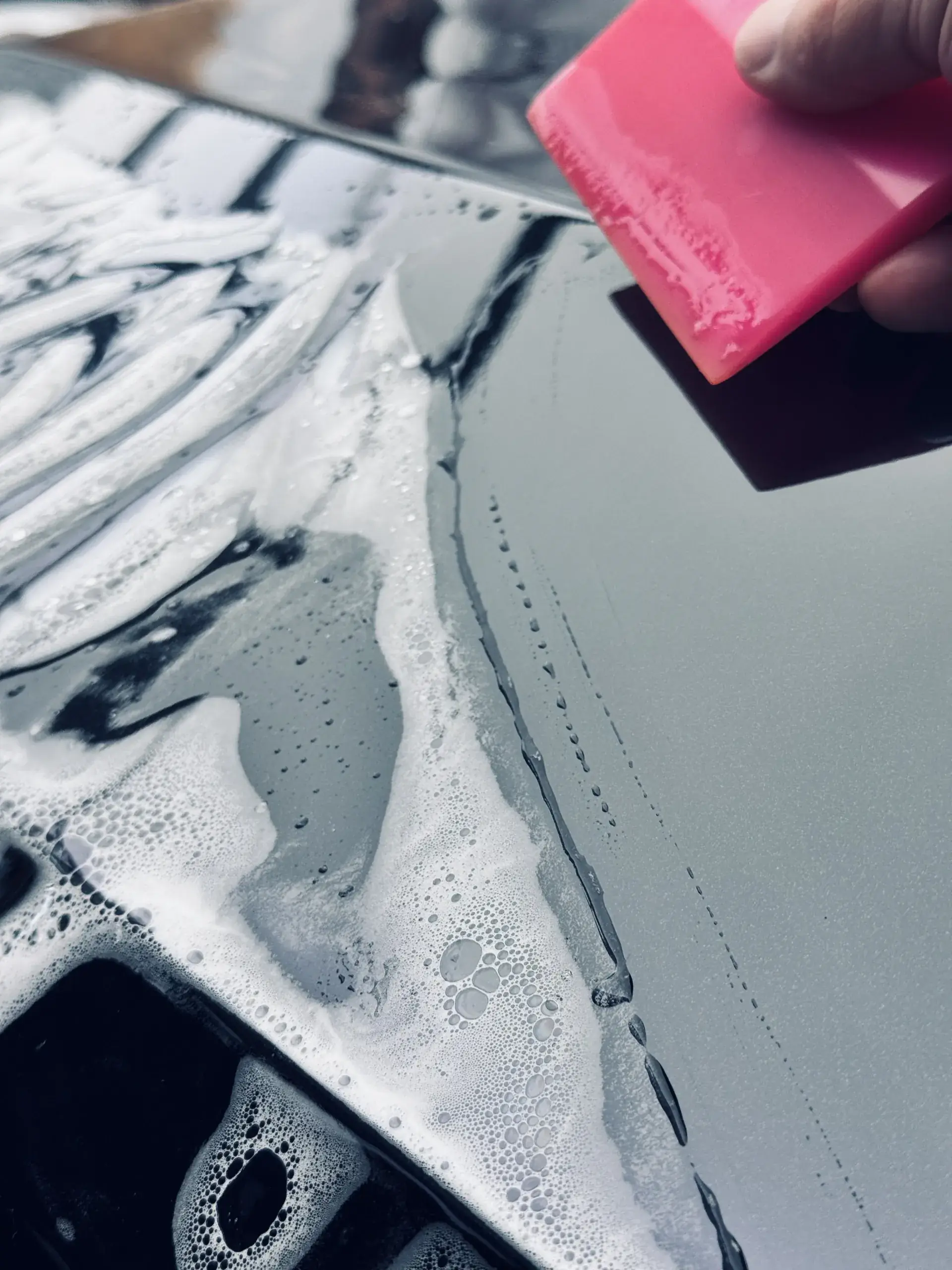 Application de film PPF en atelier HF Customs